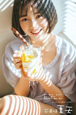 妈妈装睡配合孩子趴趴